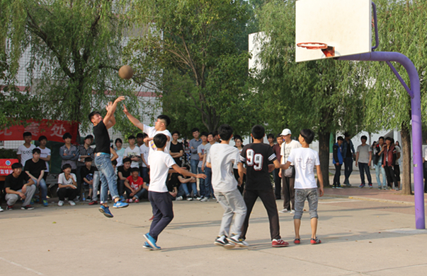 项城中专举办2015年春季学生运动会