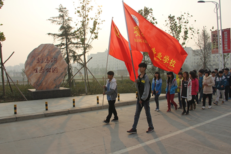 我校学生参加书画频道进万家走进项城开幕典礼暨书画名家精品特邀展