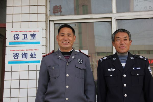 举国同庆十八大 师生共建新校园