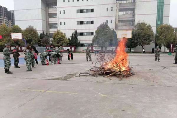 师生有情火无情  校园防火钟长鸣