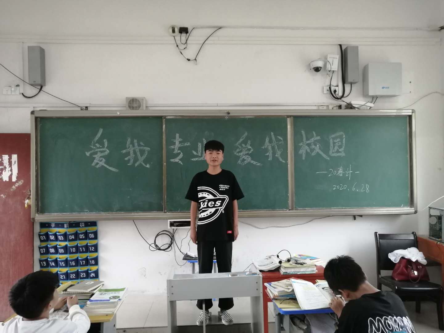 校团委组织各班学生参加“爱我专业，爱我校园” 演讲比赛活动