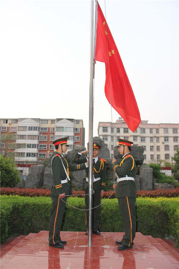 项城中专升旗仪式报道